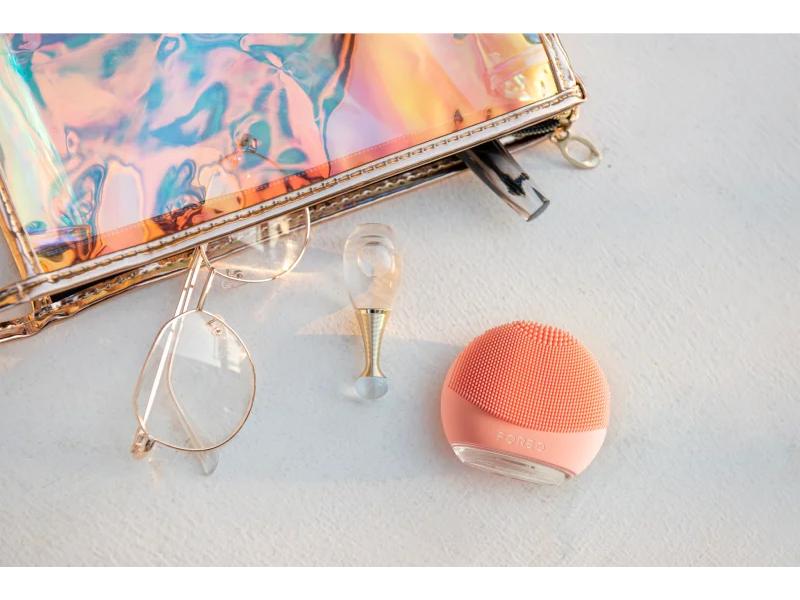 Dispozitiv de curatare faciala Foreo Luna 4 Go Peach Perfect