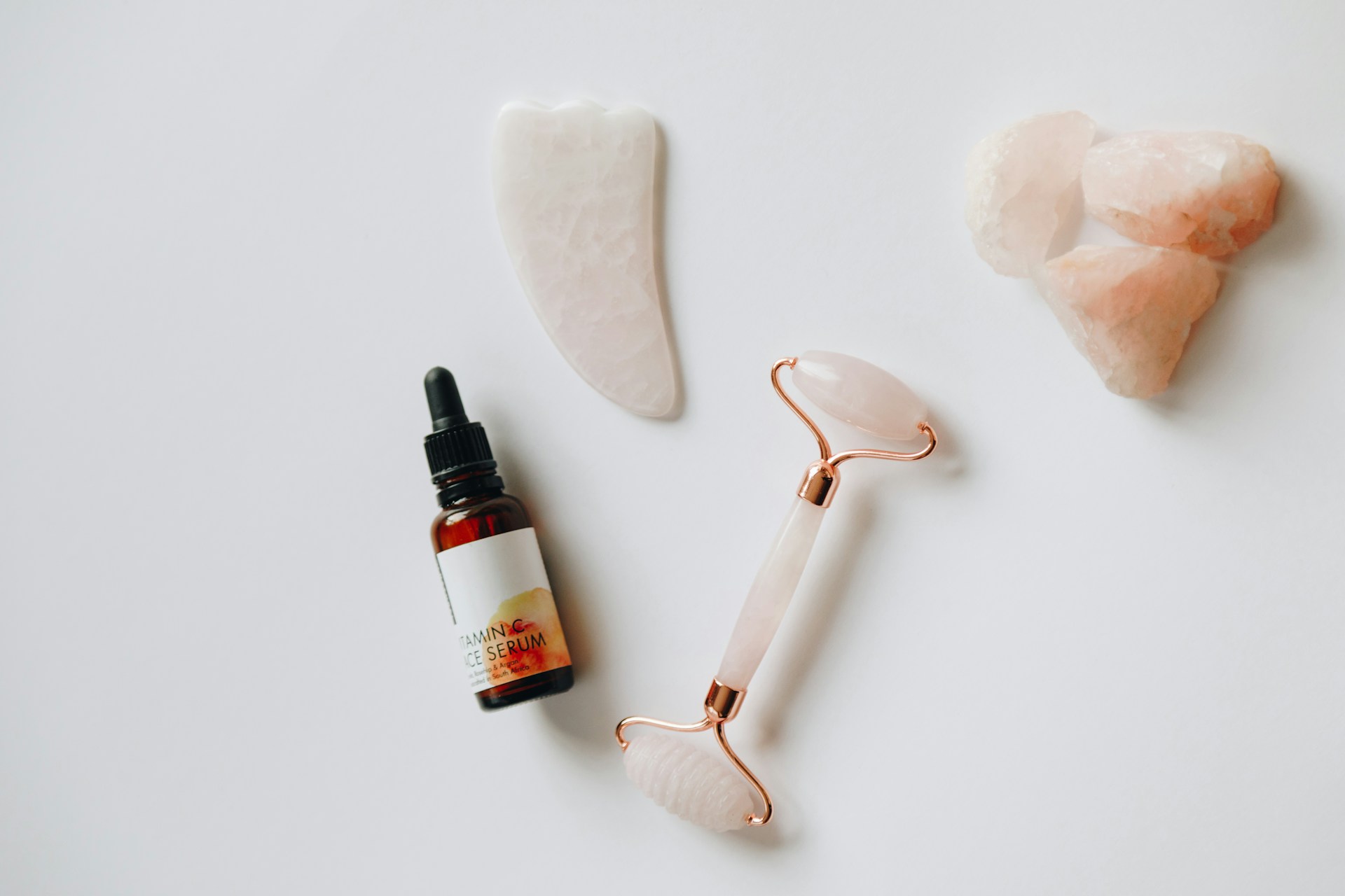 Masajul facial: tehnici, produse, beneficii